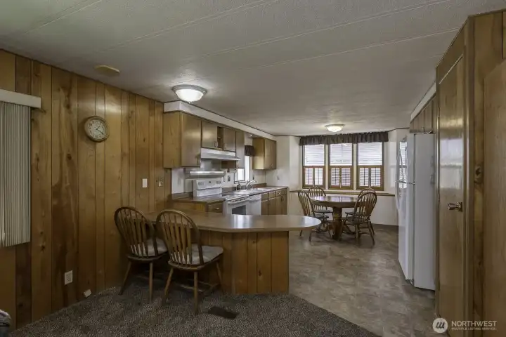 Large kitchen with eating space peninsula