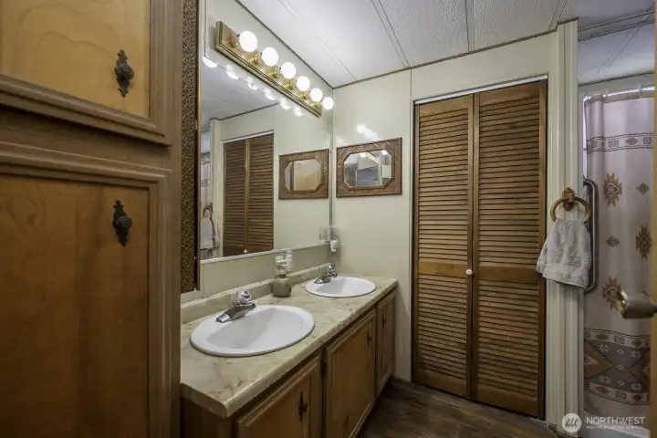 Double vanity sink with good linen closets too! Double vanity sink with good linen closets too!
