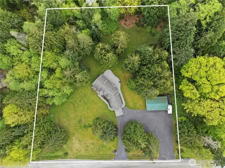 Property lines of the 2.54 acre estate.