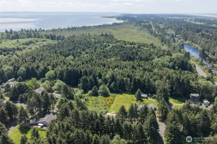 Minutes away from Ocean Shores.