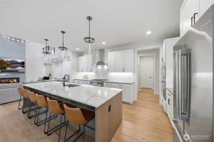 Room for many in this entertainment inspired kitchen