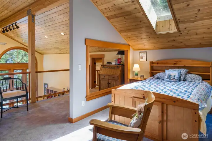 Upper ensuite is open to the lower floor and loft library/reading room. Upper ensuite is open to the lower floor and loft library/reading room.
