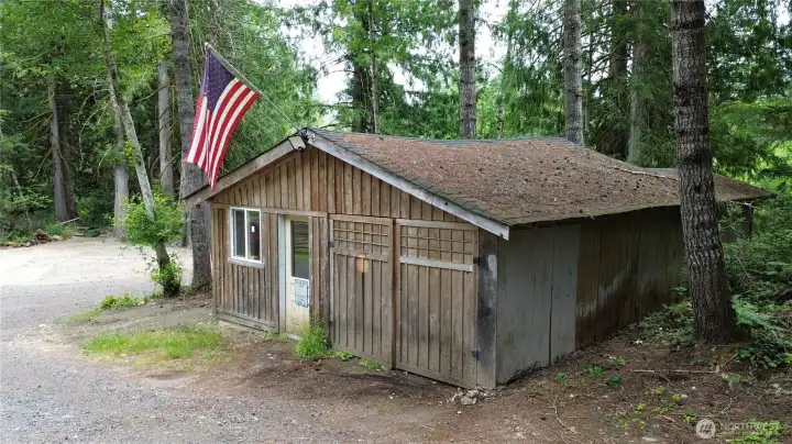 Detached shop