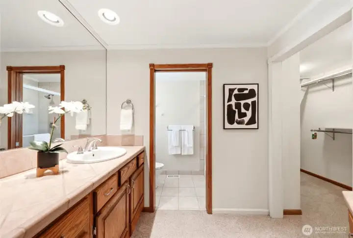 Convenient en suite layout with generous closet space