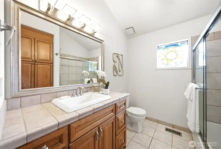 Full bathroom conveniently located near additional bedrooms