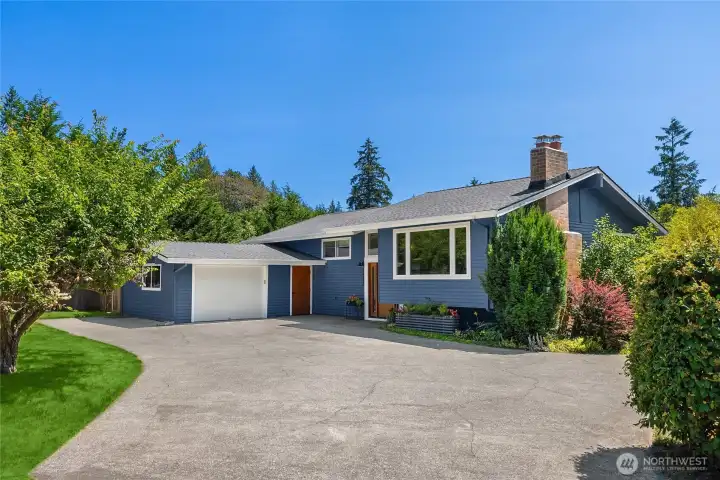 Welcome to 7045 NE Baker Hill Rd!