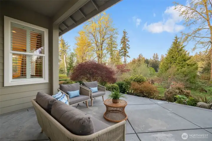 Covered back patio, perfect for any NW season Covered back patio, perfect for any NW season