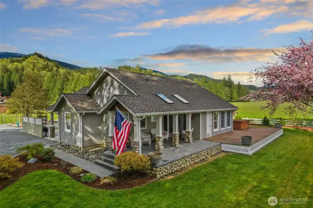 This beautiful 3174 sqft, 5 bedroom, custom built home is like stepping into the pages of Better Homes & Gardens Magazine from which these plans are taken from. The pride of ownership is evident throughout this property inside and out.