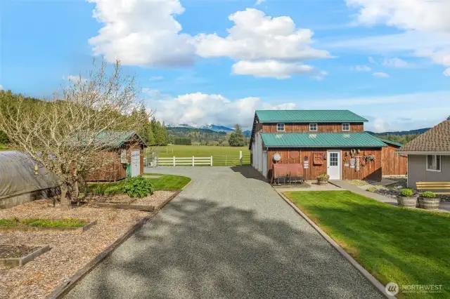 Clean gravel driveway with concrete curbs and easy access to shop and parking.