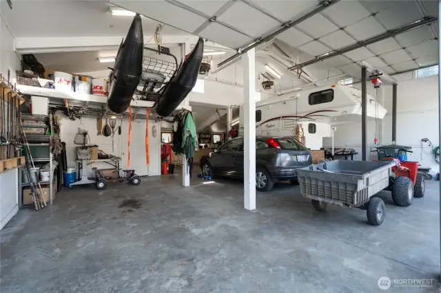 3 bay shop with hoist for engine work etc.