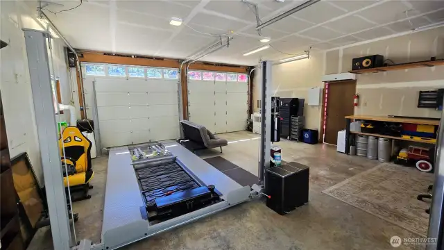 Detached garage/shop with car lift