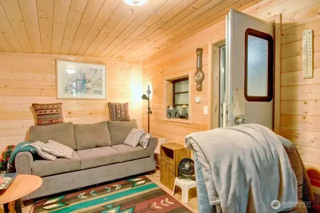 Sleeping/additional space