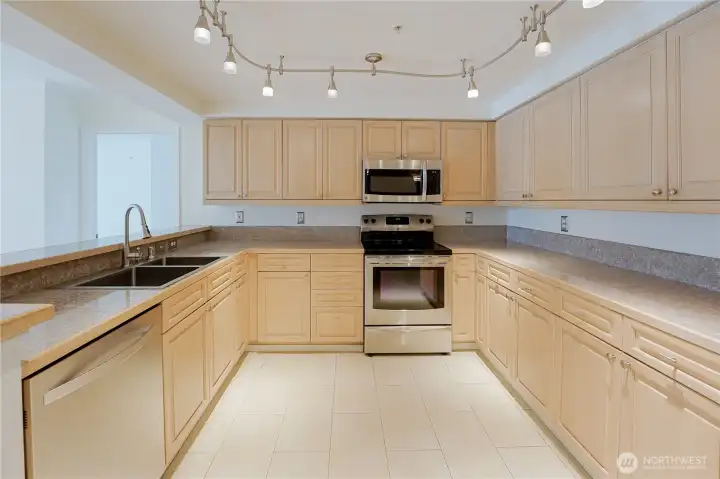 Kitchen has Abundant Counter and Cupboard Space