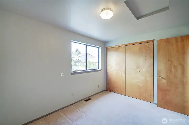 Upper bedroom2