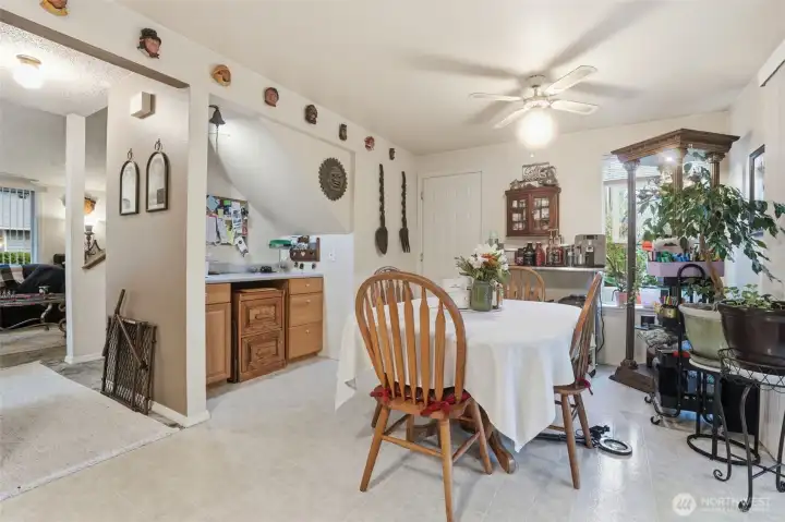 312 Dining Room with Built In Desk
