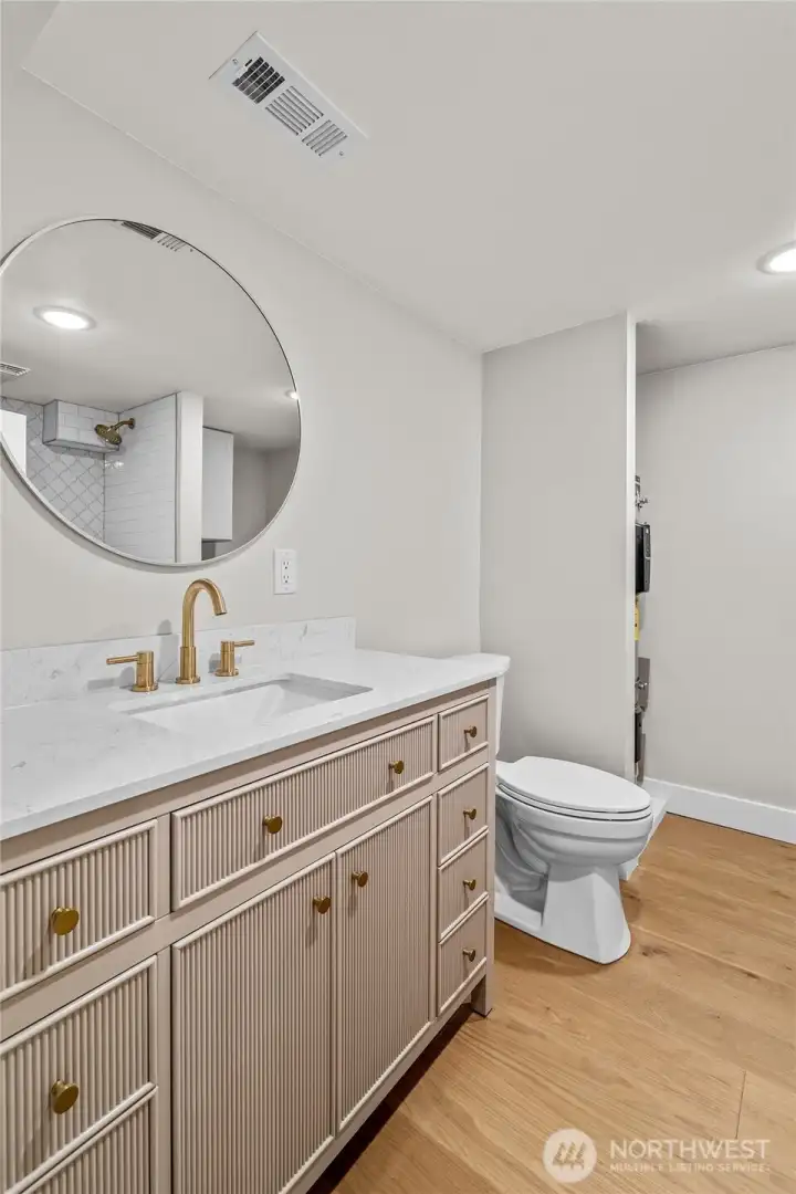 Full bathroom with laundry downstairs!
