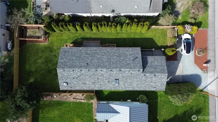 A new roof in 2023 (30 year) and even an off-street parking spot for guests.