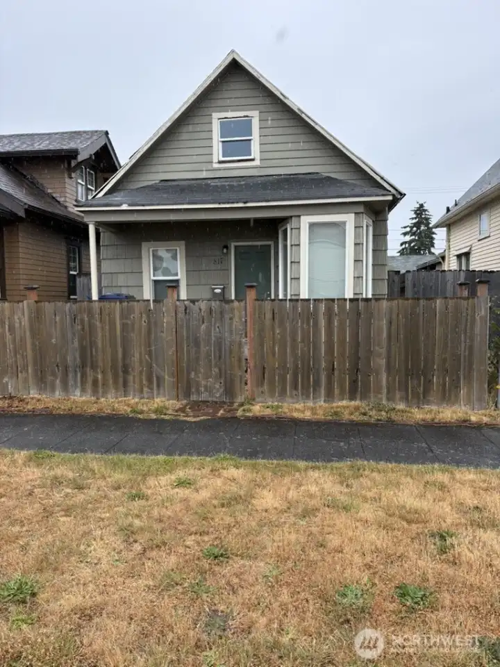 Fully fenced all the way around, great for pets and entertaining. Fully fenced all the way around, great for pets and entertaining.