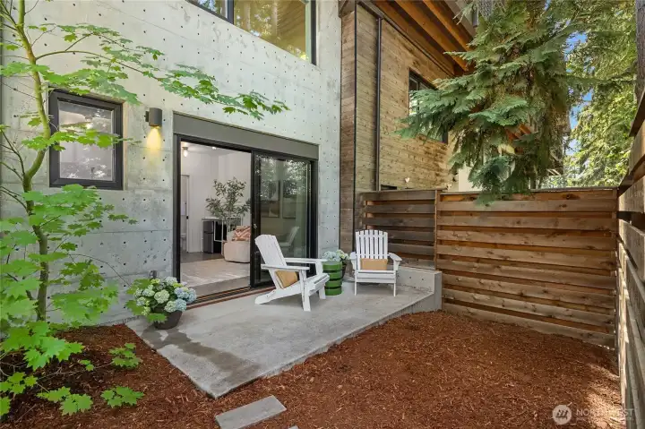 The studio’s fenced yard is completely private.
