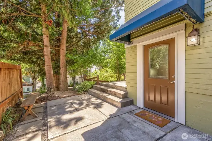 First floor entrance and patio space