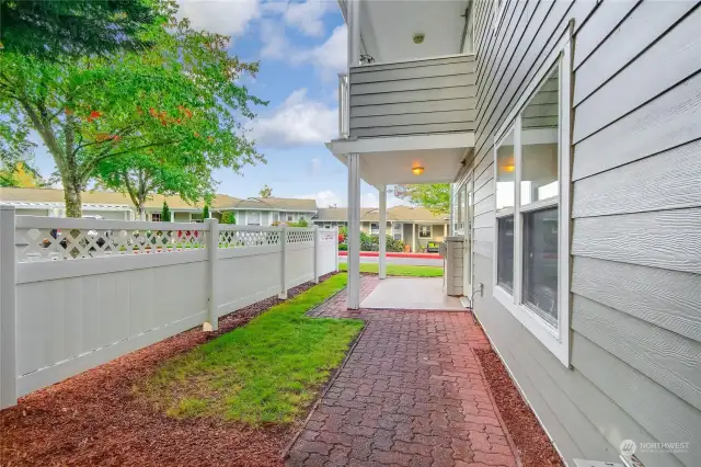 Oversized 2nd patio!