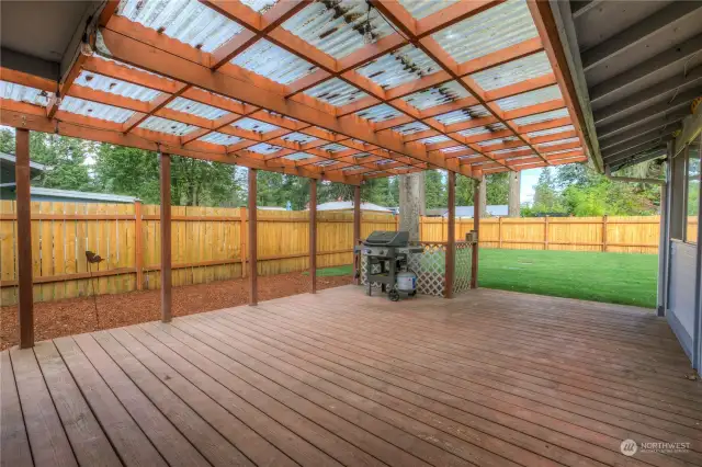 fully covered deck great for BBQ and entertaining