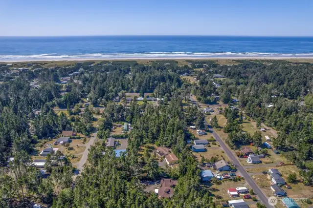 So conveniently close to the beach and the shops and restaurants of Ocean Park