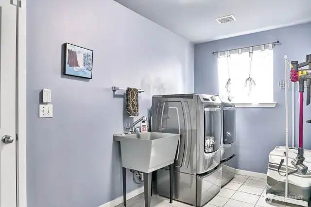 Full laundry room with utility sink