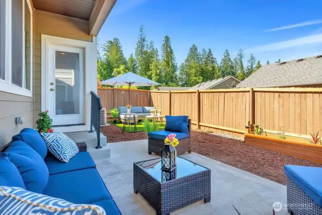 Outdoor Living Made Easy – Covered patio with space for outdoor dining and lounging, ideal for year-round enjoyment.