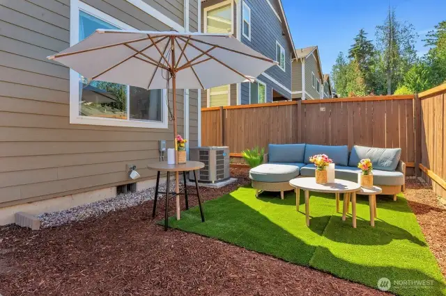 Entertainer’s Backyard – Spacious backyard layout with room for gatherings, barbecues, or quiet morning coffee.