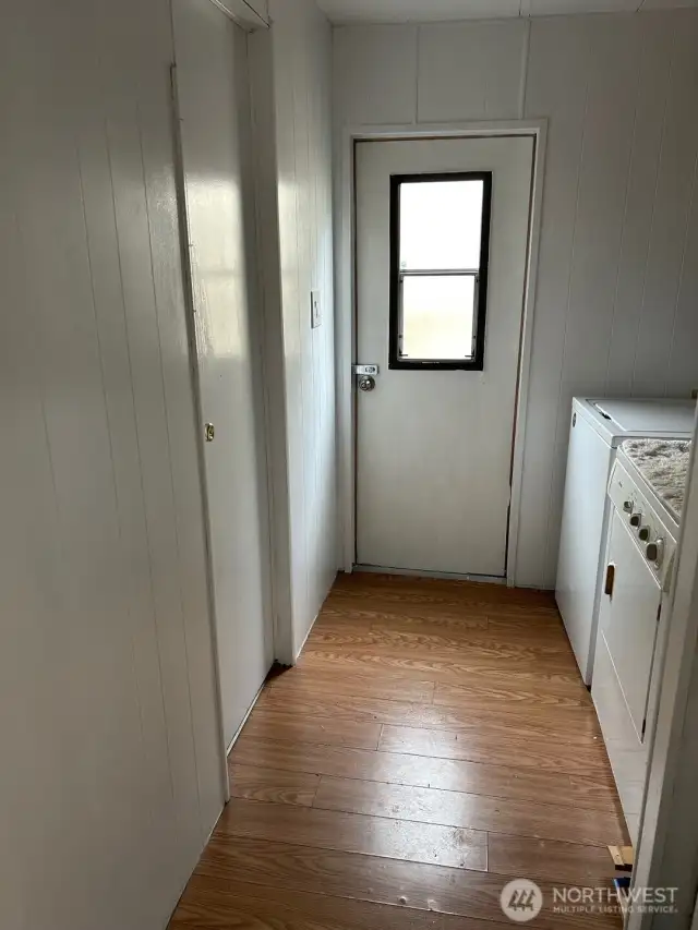 Laundry Room. Washer & Dryer Stay!