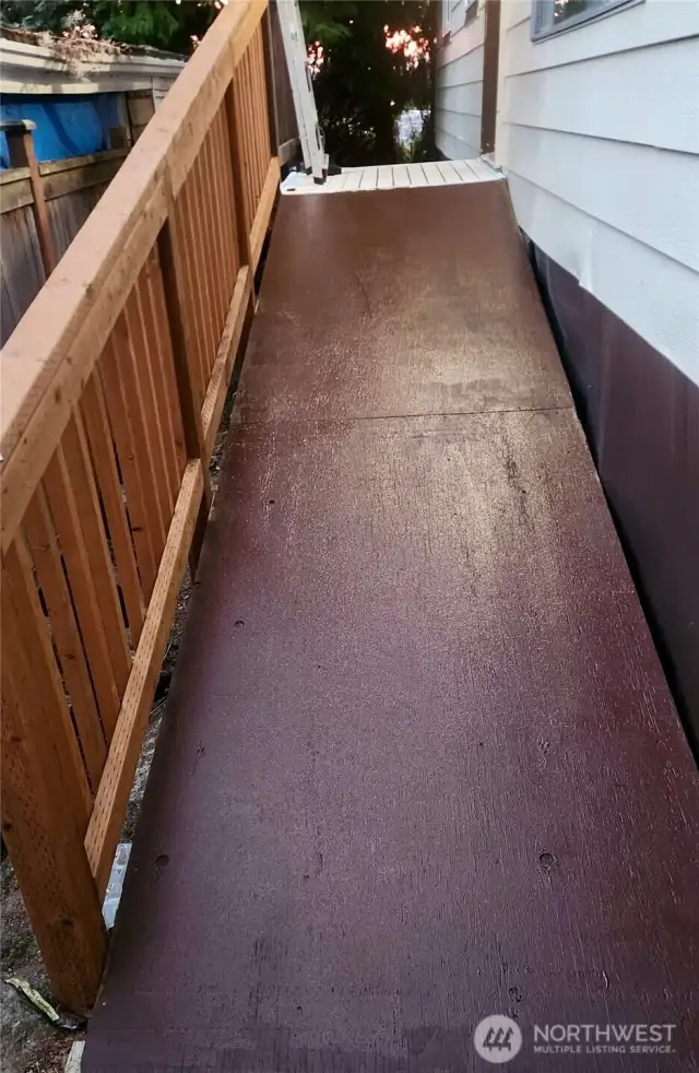 Brand new ramp with all new framing for porch & staircase.