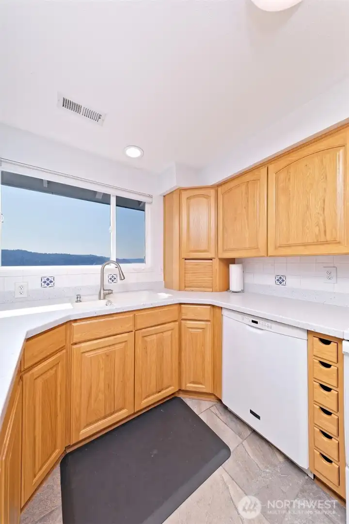 Makes doing dishes a little easier when you can enjoy that spectacular view!