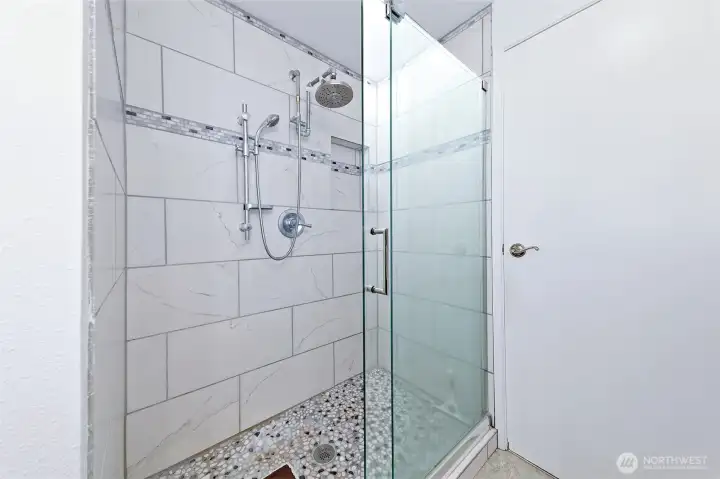 Really great step-in shower!