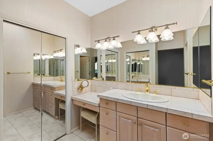MBath Vanity & Closet