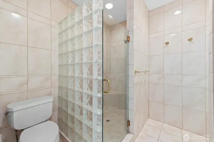MBath Shower & Commode