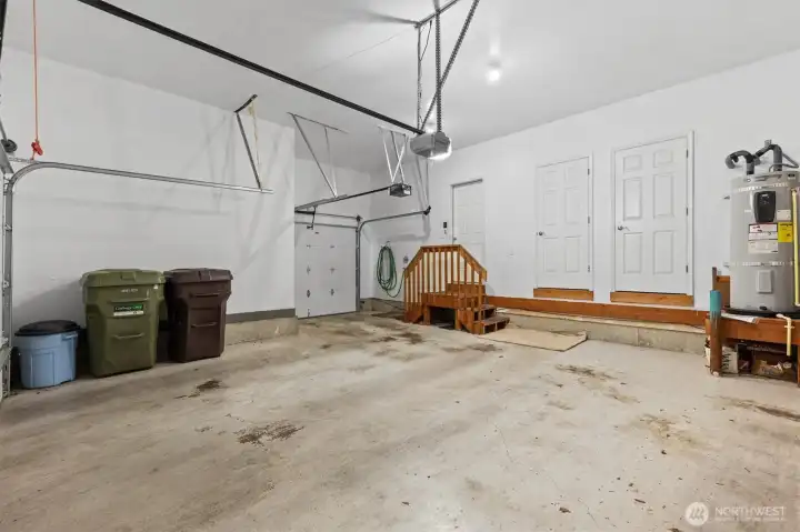 Garage w/Wtr Heater & Heat Pump on R