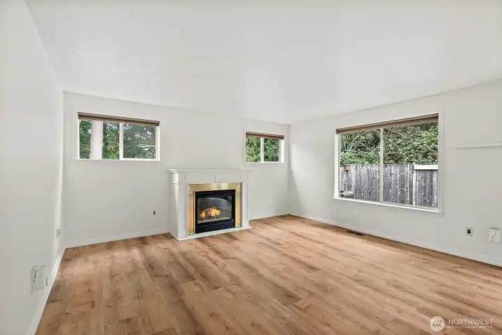 Living Room with gas fireplace. 17'x15'