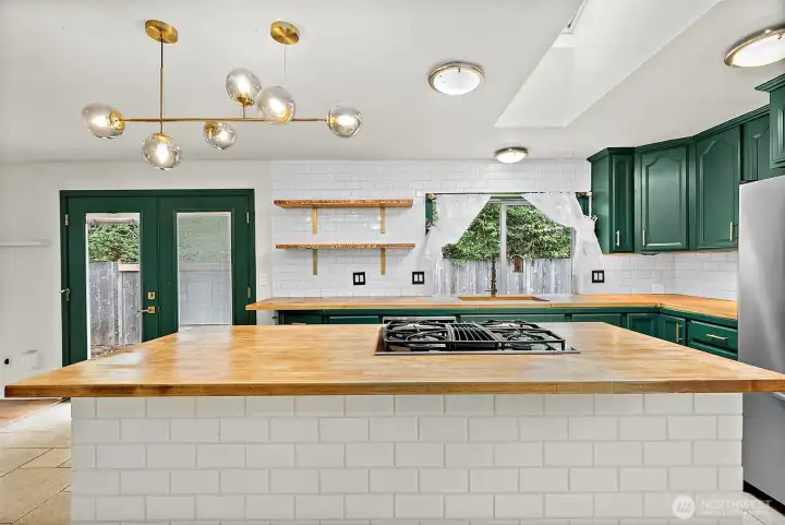 The Kitchen is 15"x14'
