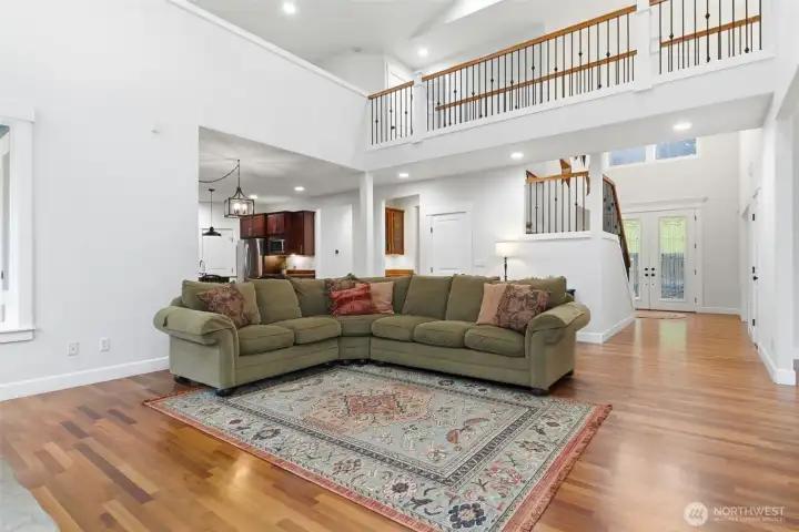 Open living room, great for all types of gatherings!