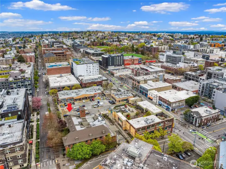 Steps from everything The Hill has to offer!