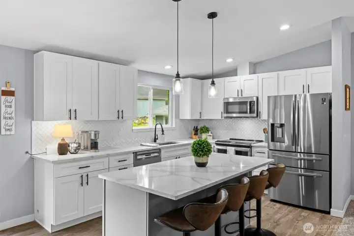 Center island provides an any time-of-day breakfast bar & serving counter for your gatherings.