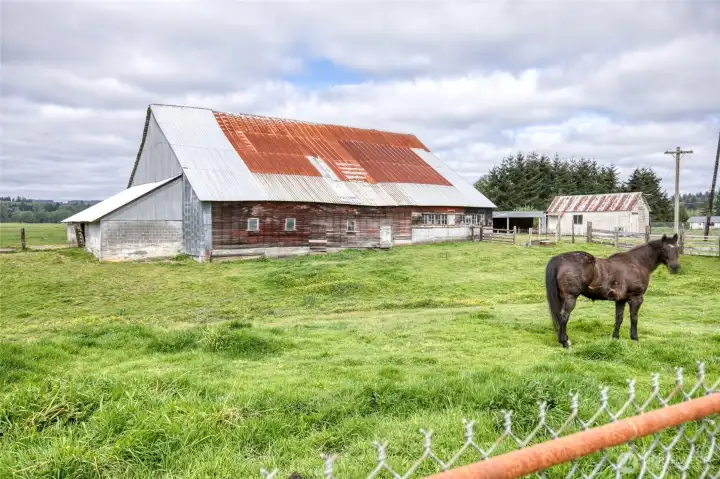 Barn w/ Lean-too