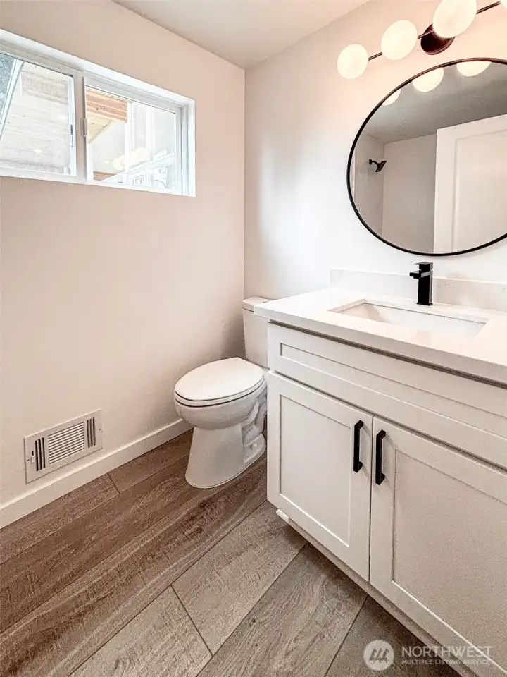 Bath off 2nd primary suite