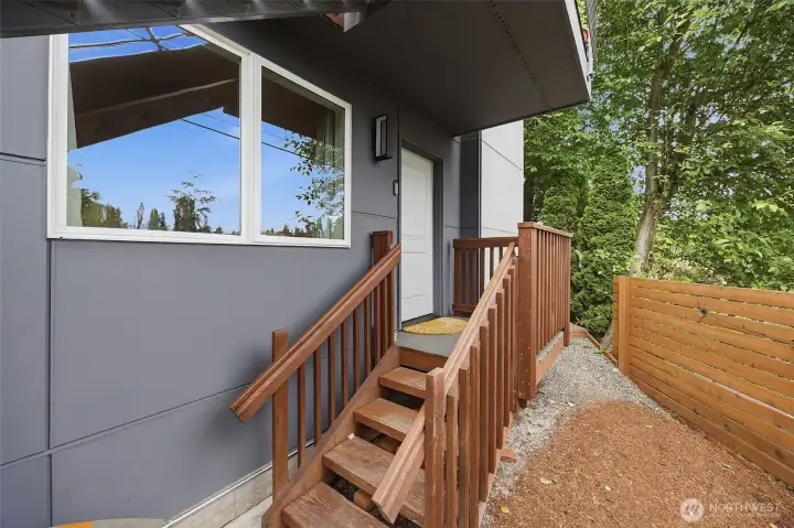 Lower level entrance. Perfect for short term rentals, mother-in-law, or nanny. Lower level entrance. Perfect for short term rentals, mother-in-law, or nanny.
