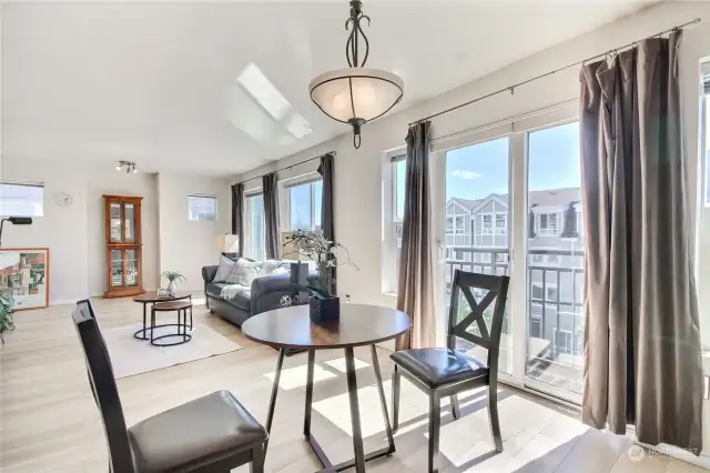 This corner unit has perfect living space, so bright with natural sunlight, all while enjoying the south facing views of the city and the top of the Space Needle.