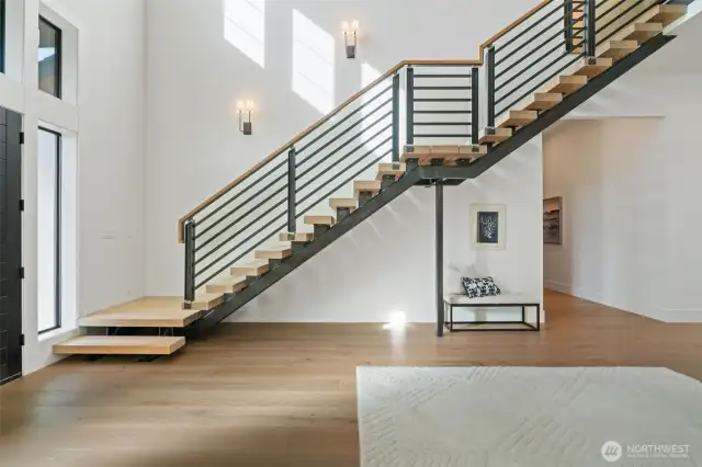 entry, 20ft ceilings, open floor plan