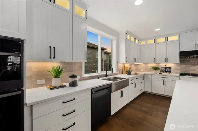 Photos are from the model home at Foxmoore and for visualization purposes only. Plans, colors, building orientation, finishes, home outlook, and other details can and WILL vary.