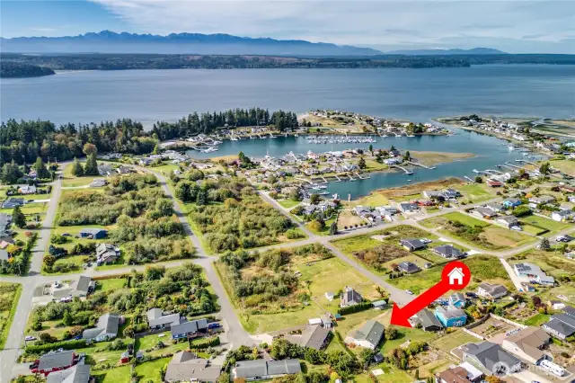 The location just a few blocks from the marina, club house, playground, and beach.
