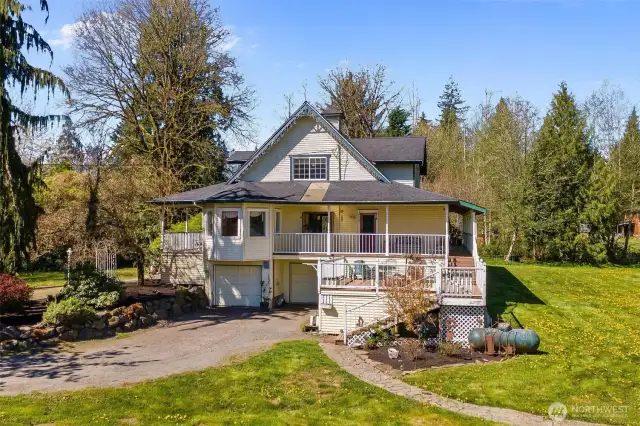 Over 4000 sq feet of living space ready to make it your own!
